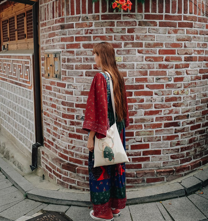 La Dolce Vita Music Girl Two Ways Tote Bag