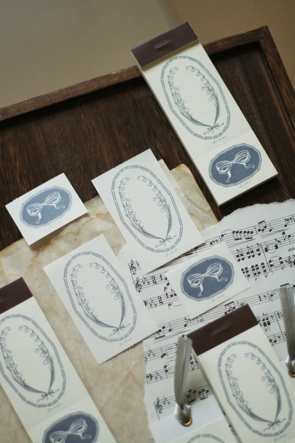 Loidesign Label Book - Collecting Lily of the Valley