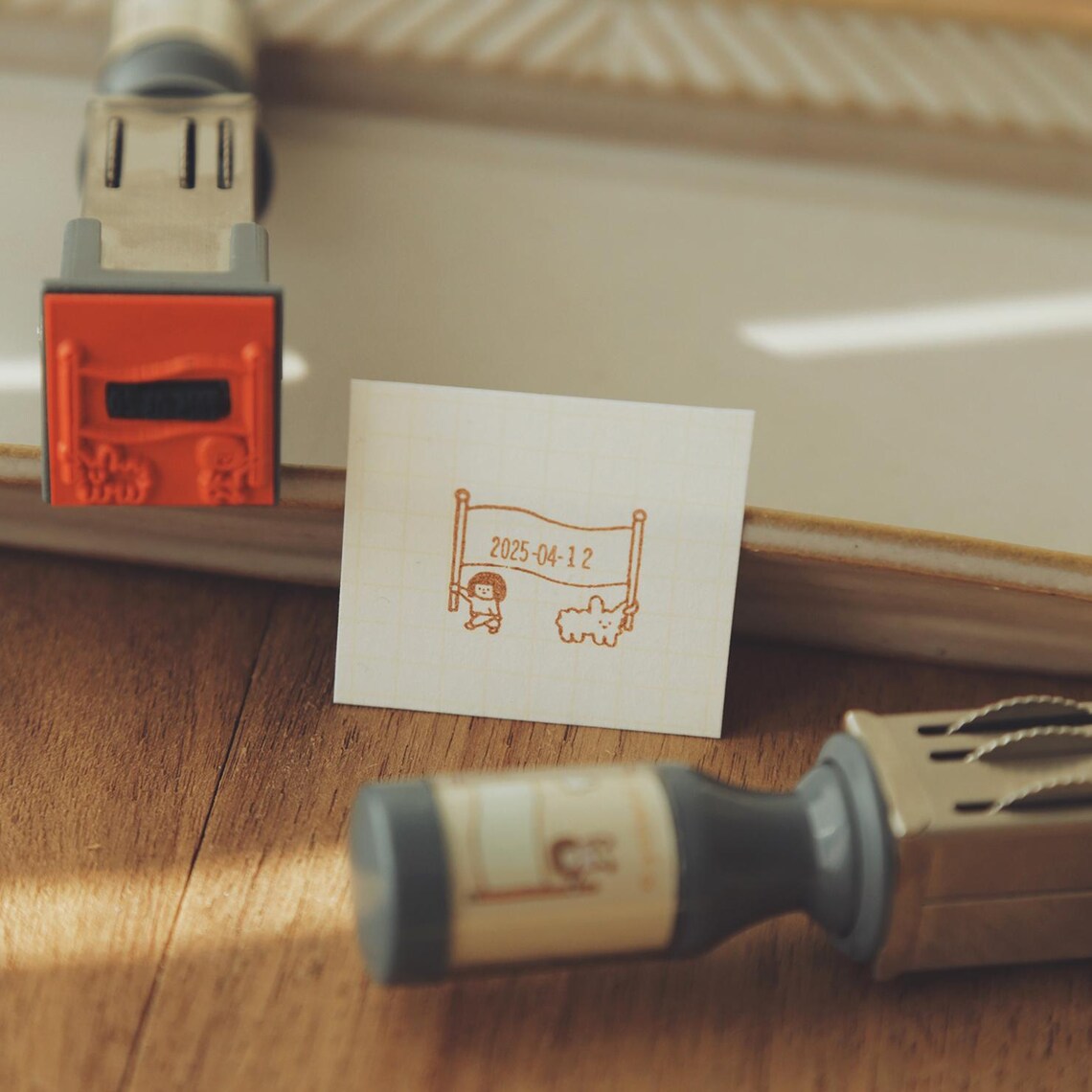 Yohand Studio Small Rotating Date Stamp - Holding Flag