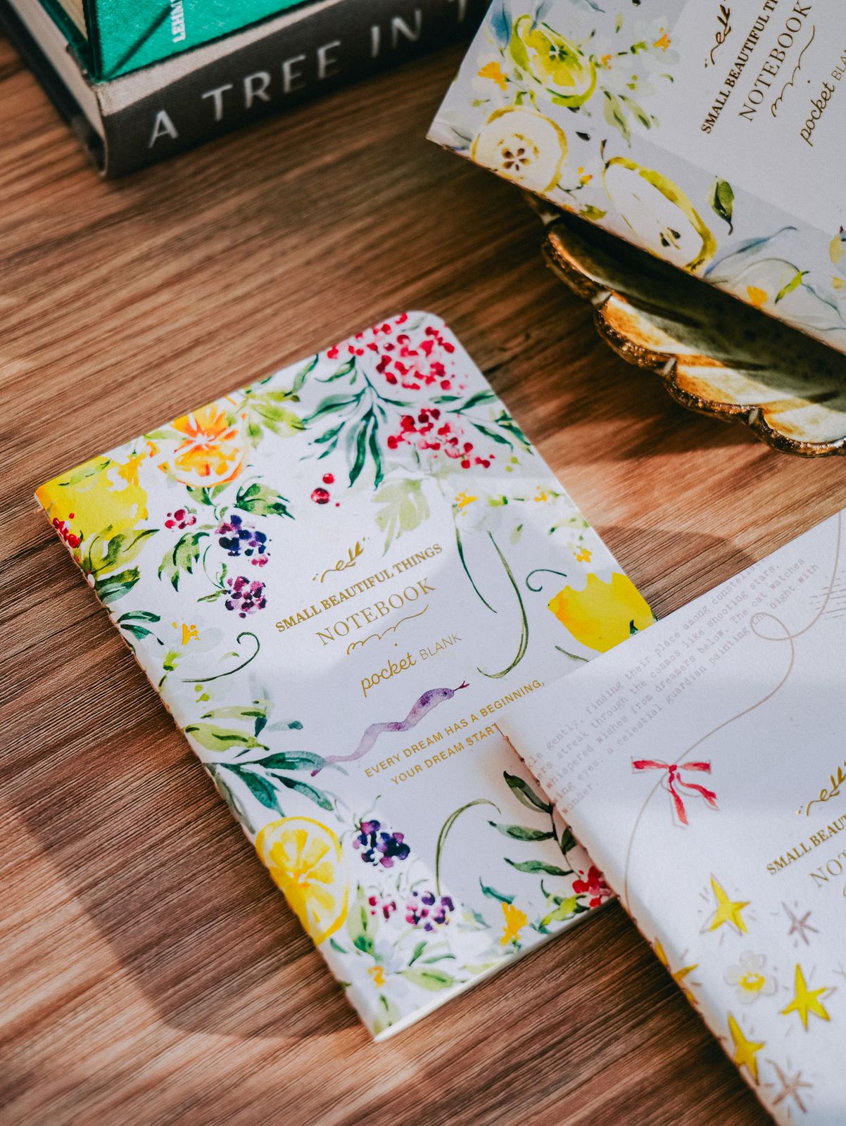 Meow Illustration Passport-sized Gold Foil Slim Notebook - Summer Berry