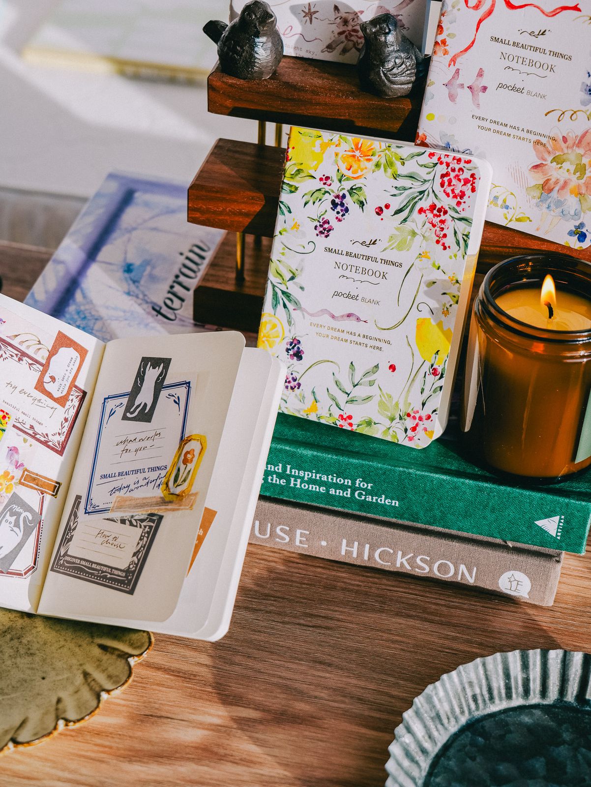 Meow Illustration Passport-sized Gold Foil Slim Notebook - Summer Berry