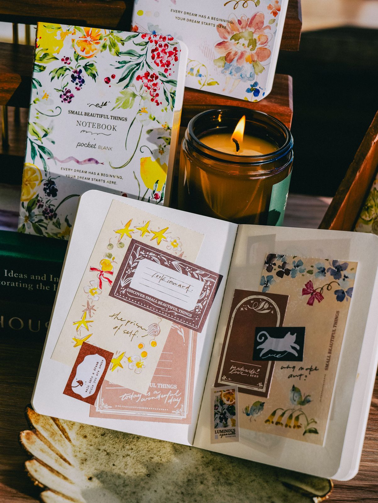 Meow Illustration Passport-sized Gold Foil Slim Notebook - Summer Berry