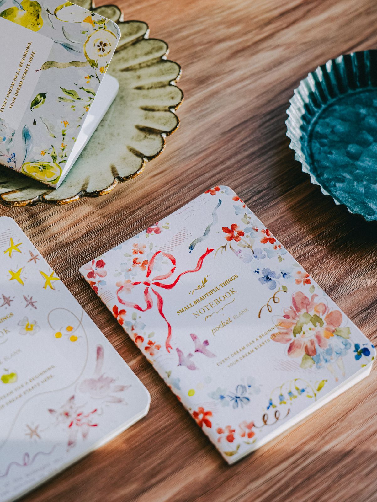 Meow Illustration Passport-sized Gold Foil Slim Notebook - Flower Girl Peach