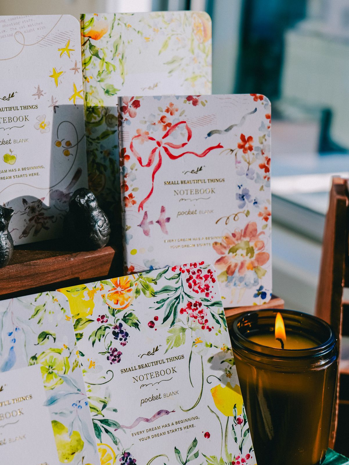 Meow Illustration Passport-sized Gold Foil Slim Notebook - Flower Girl Peach