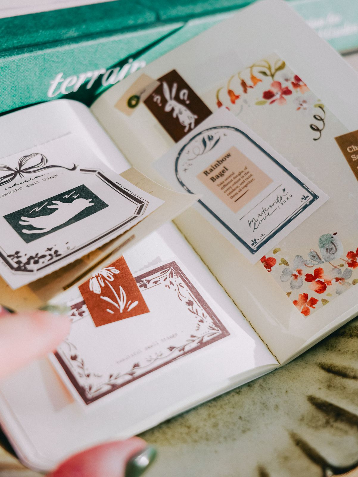 Meow Illustration Passport-sized Gold Foil Slim Notebook - Flower Girl Peach