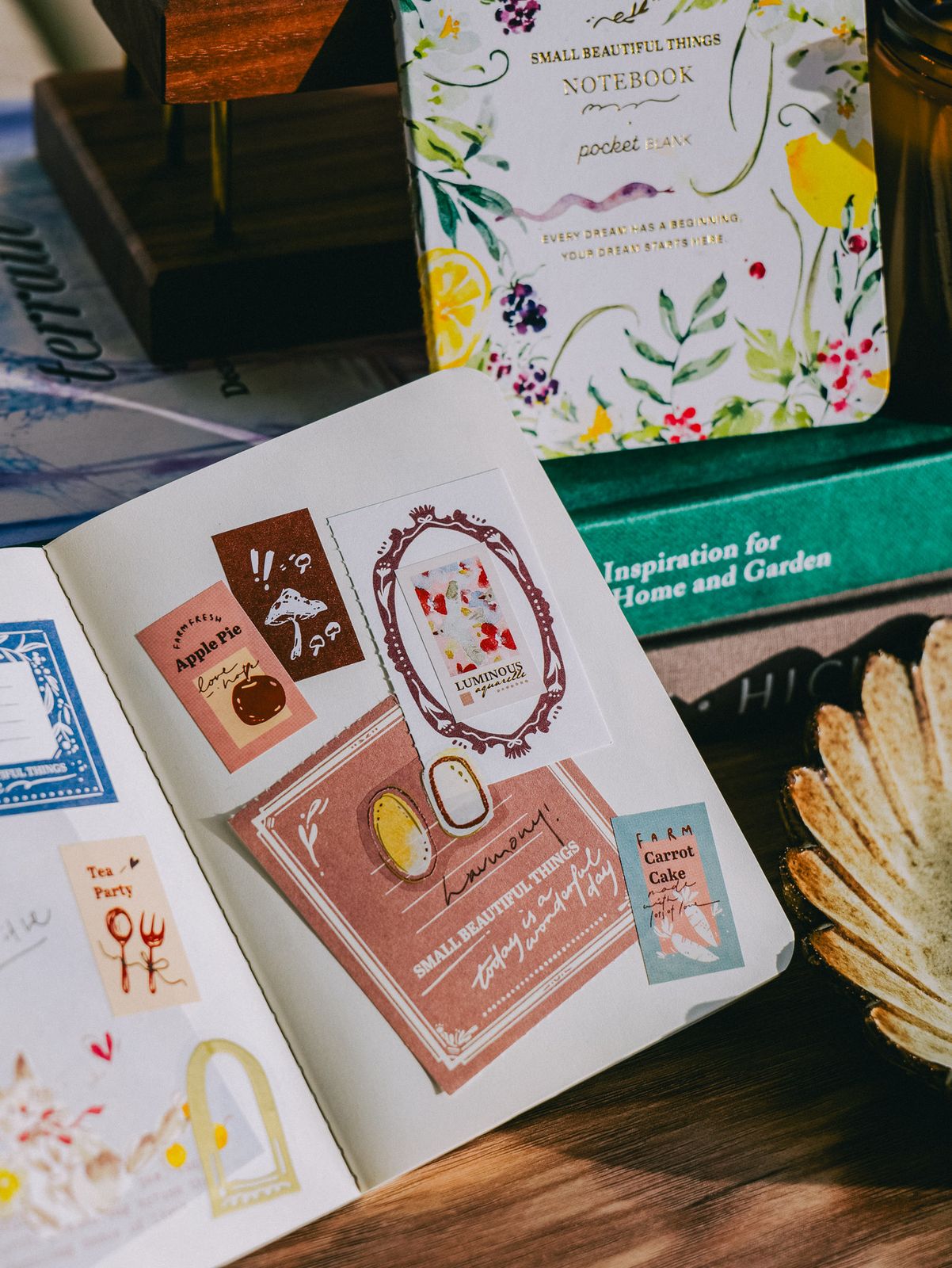 Meow Illustration Passport-sized Gold Foil Slim Notebook - Starry Night