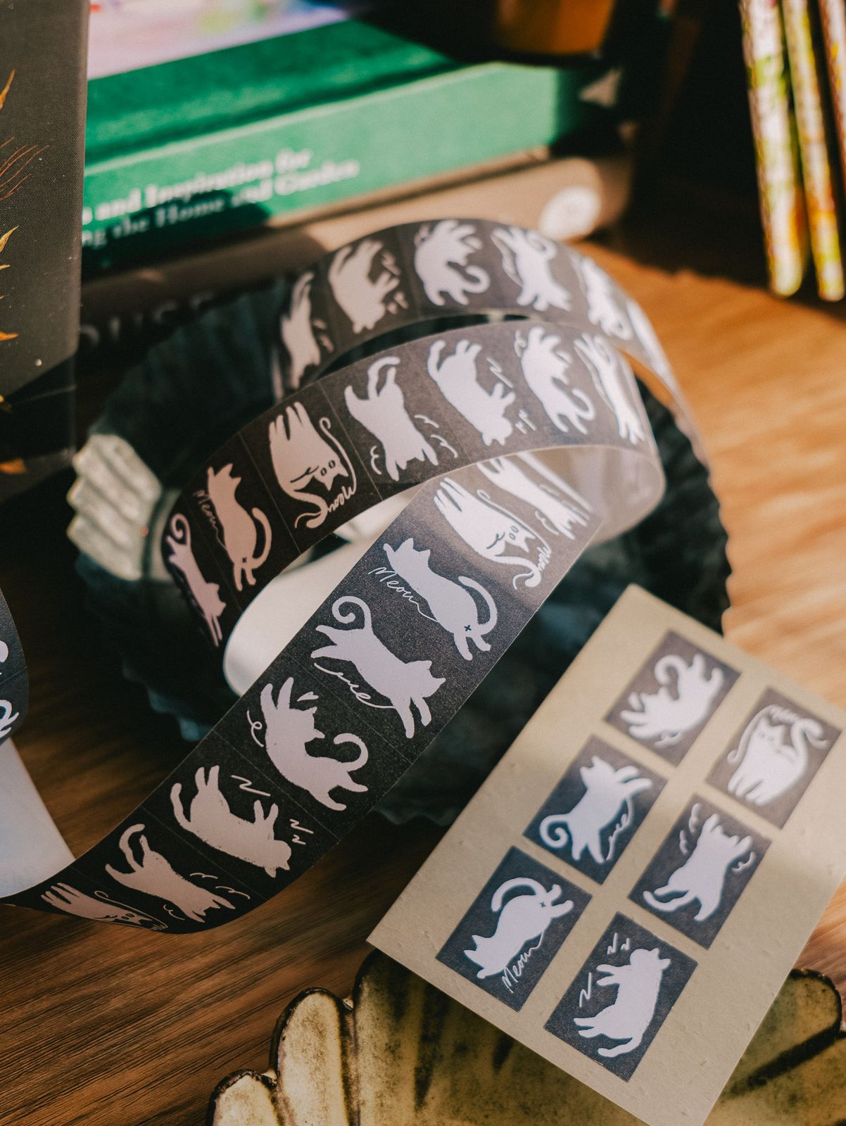 Meow Illustration Label Sticker - Twisty Cats