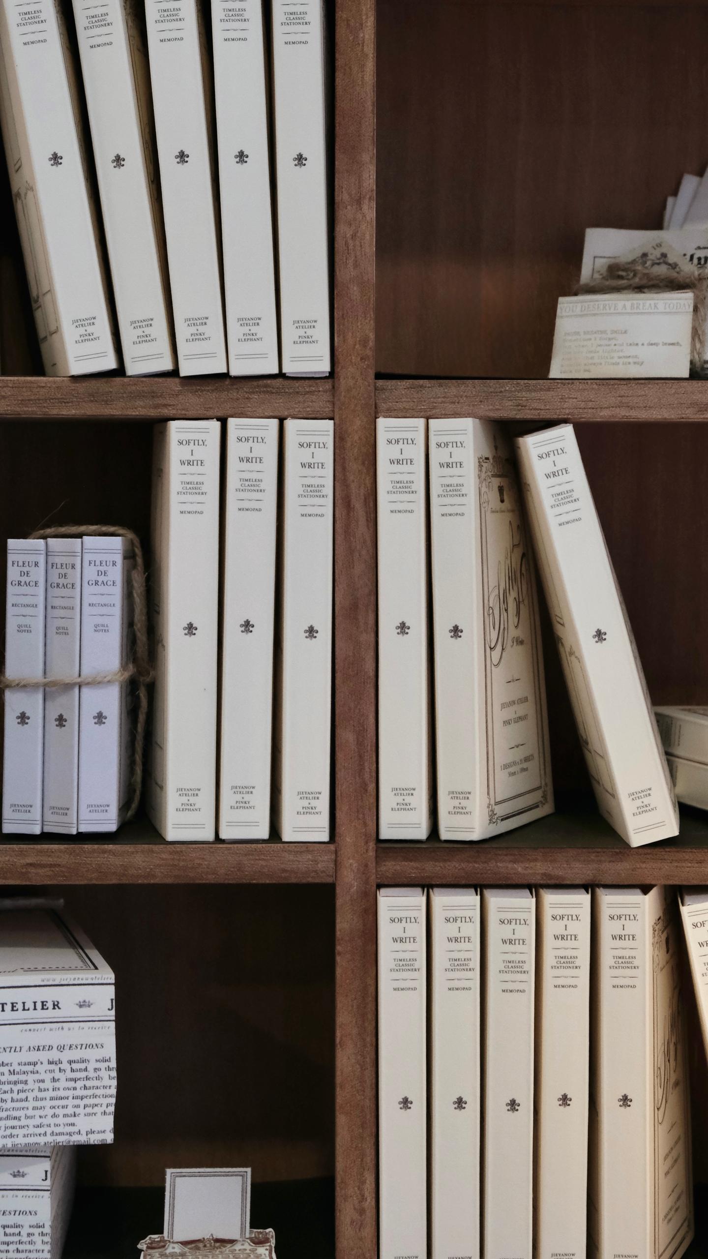 Jieyanow Atelier x Pinky Elephant Memo Pad - Softly, I Write