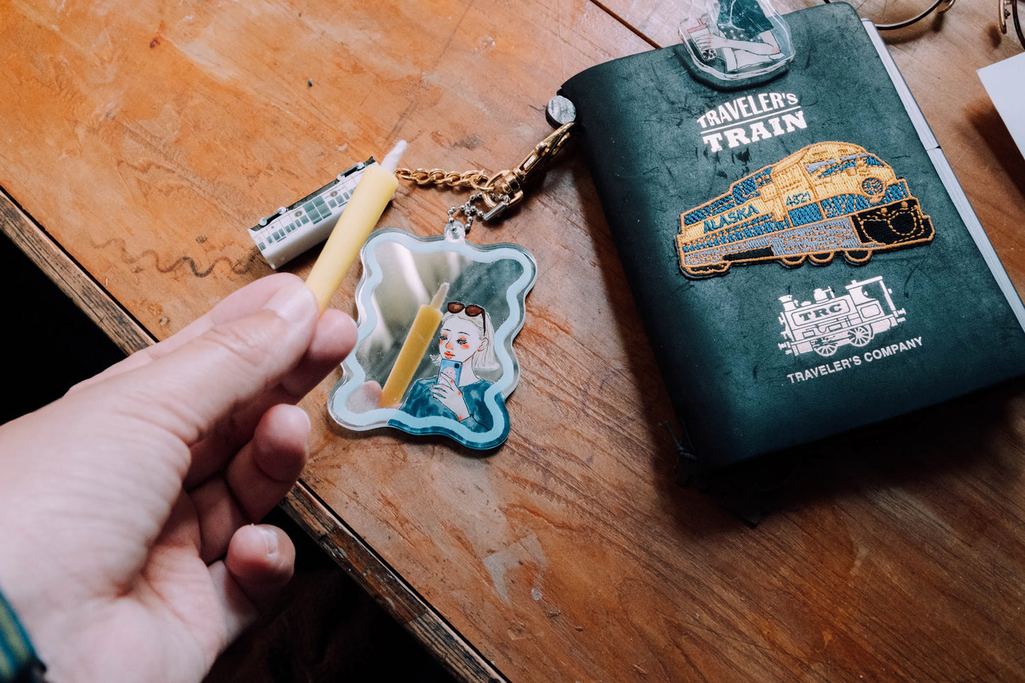 La Dolce Vita Acrylic Mirror Charm - Sunglasses Girl