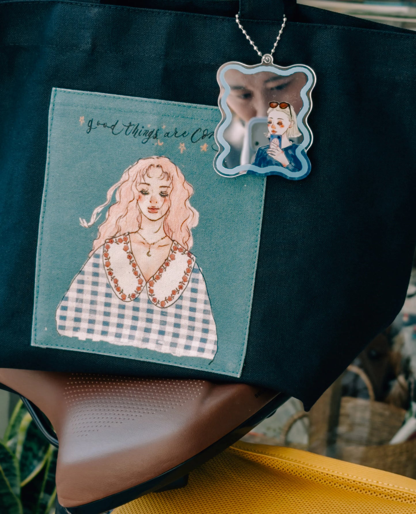 La Dolce Vita Acrylic Mirror Charm - Sunglasses Girl