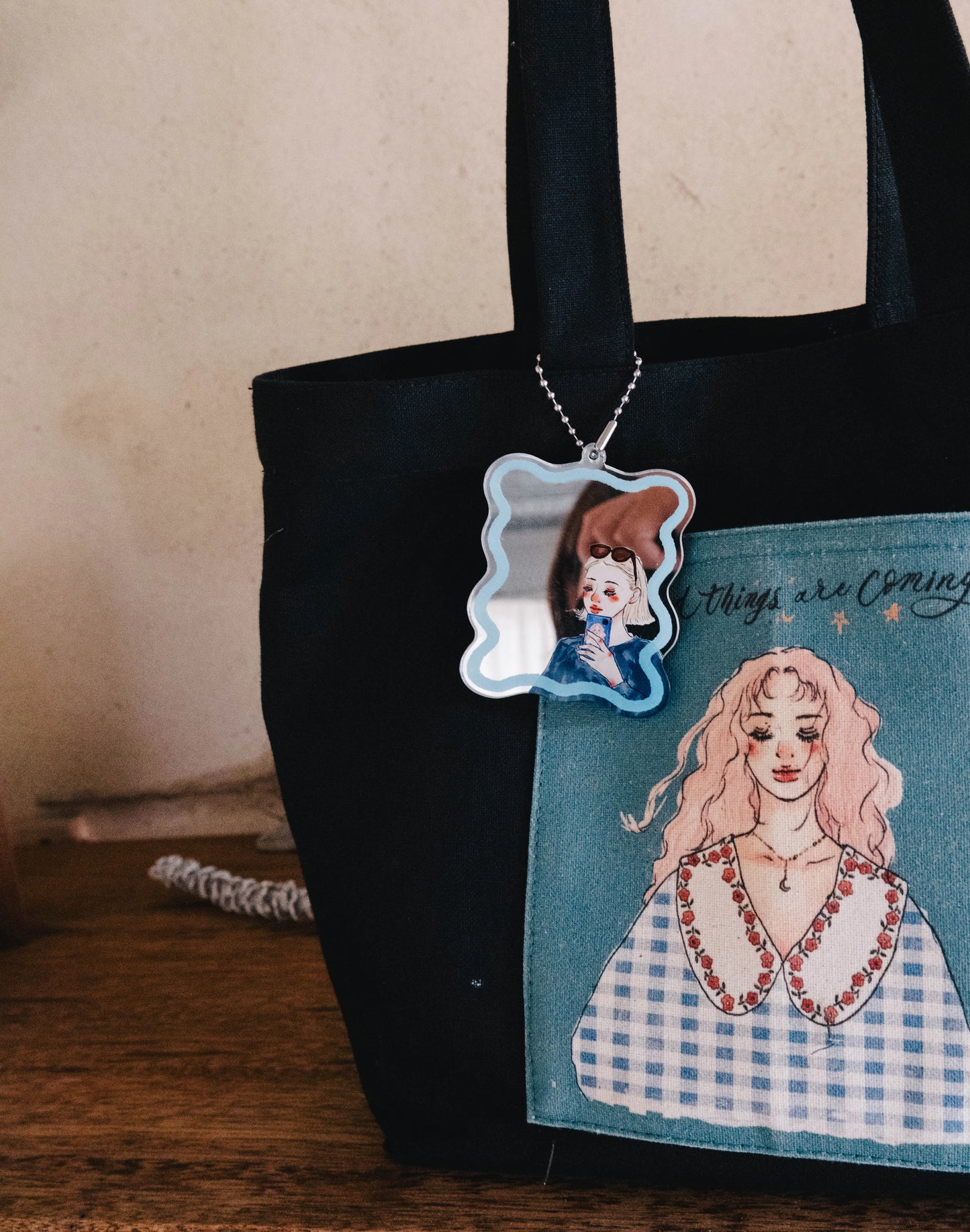 La Dolce Vita Acrylic Mirror Charm - Sunglasses Girl