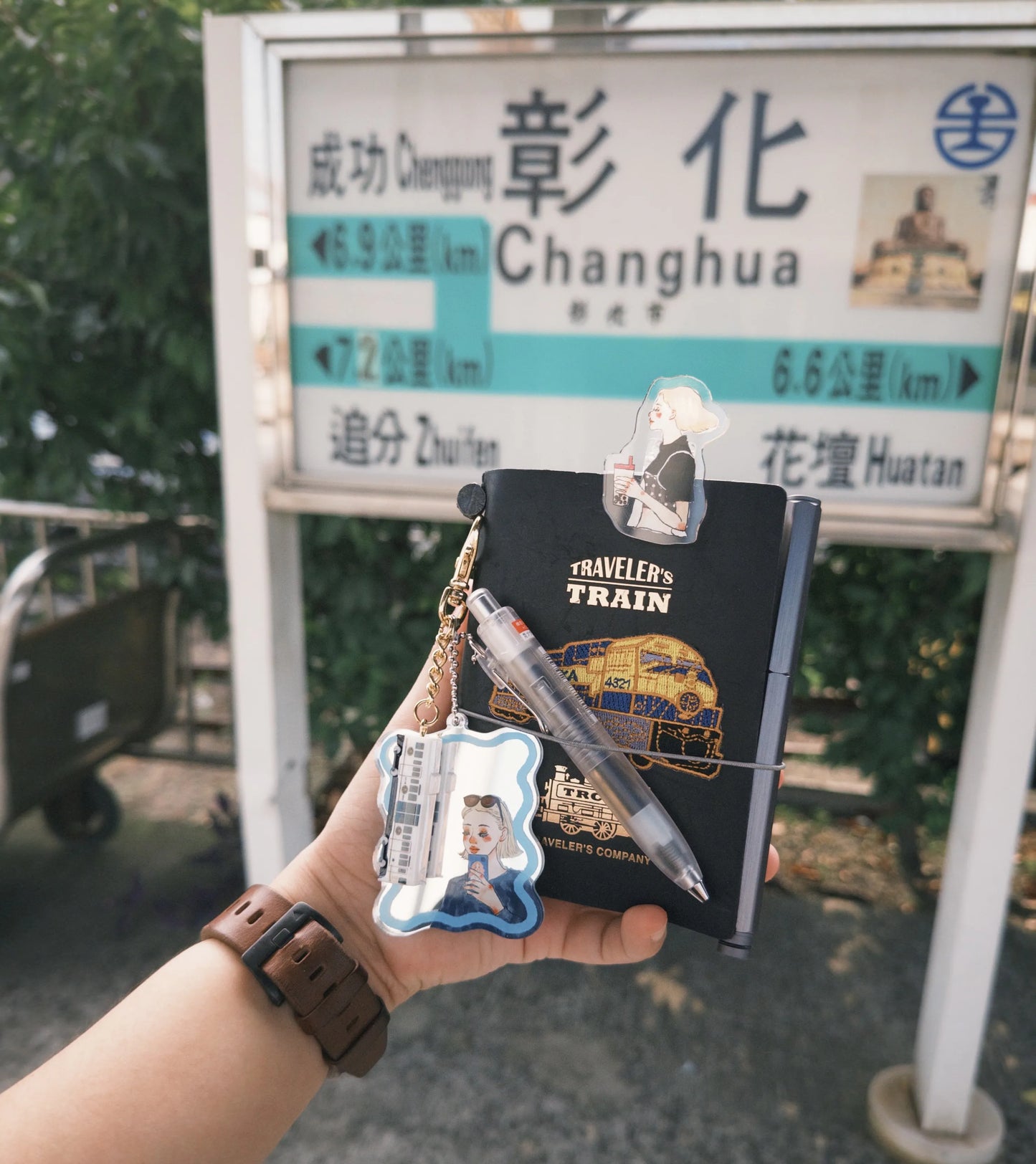 La Dolce Vita Acrylic Mirror Charm - Sunglasses Girl