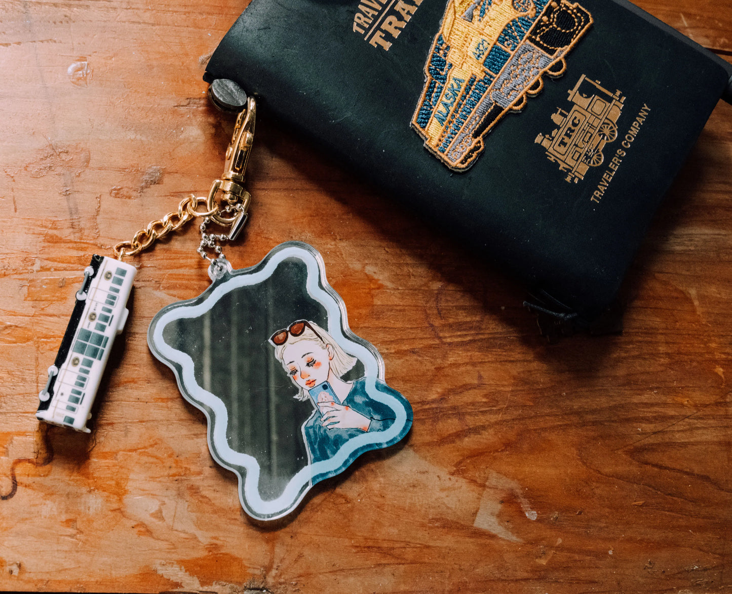 La Dolce Vita Acrylic Mirror Charm - Sunglasses Girl