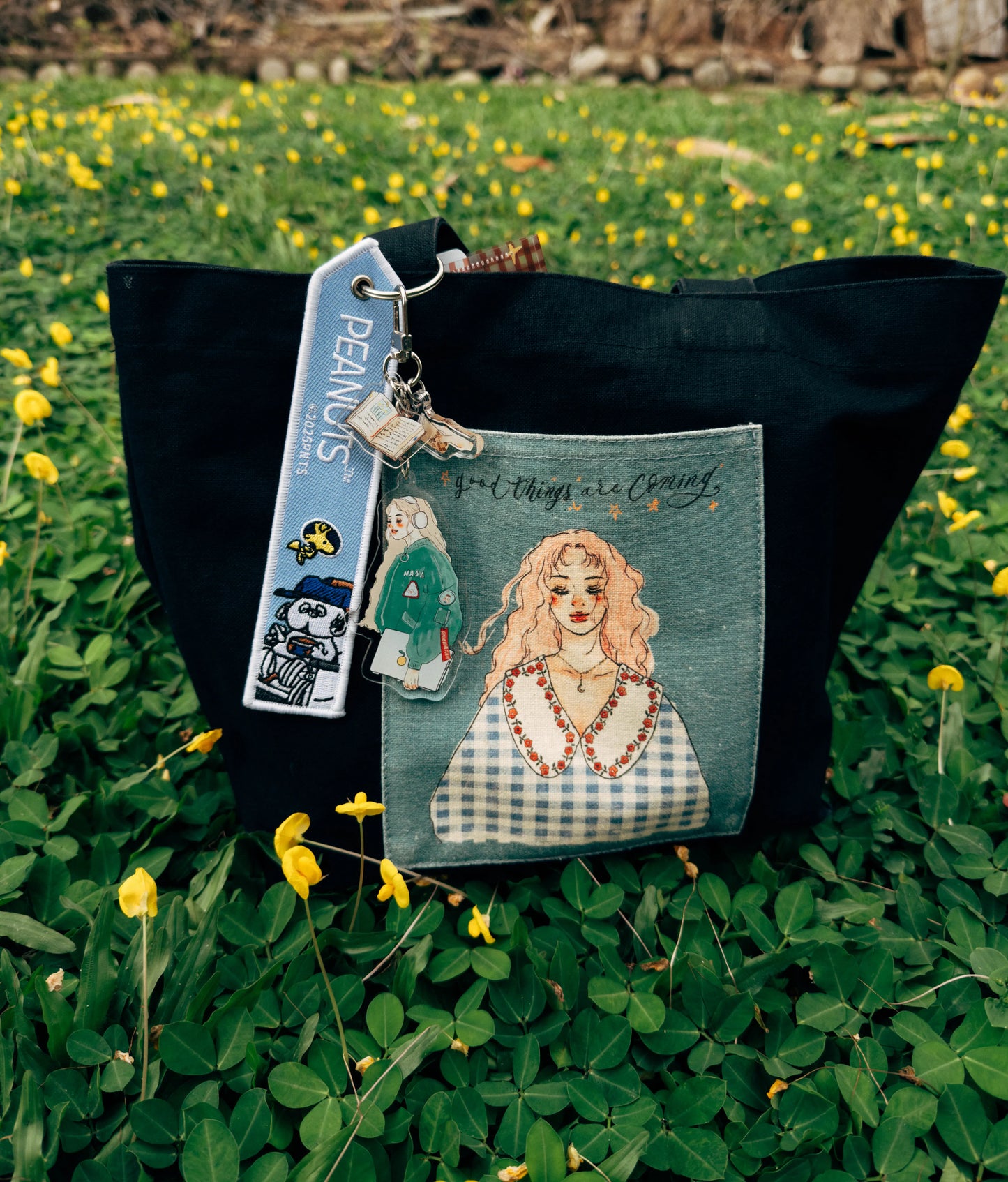 La Dolce Vita Acrylic Key Chain - Music Girl with Books and Boba