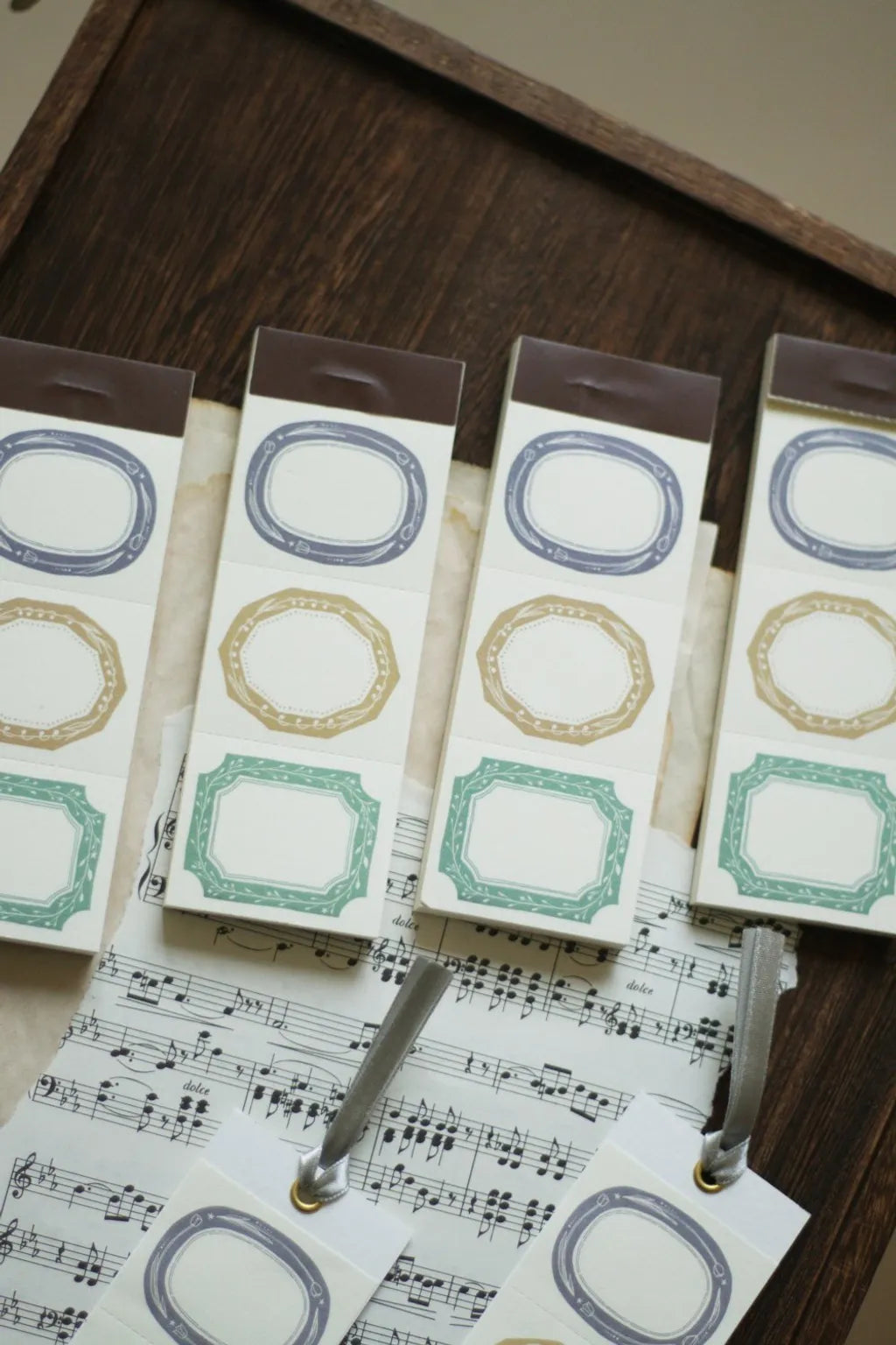 Loidesign Label Book - Collecting Spring Colors – Pinky Elephant