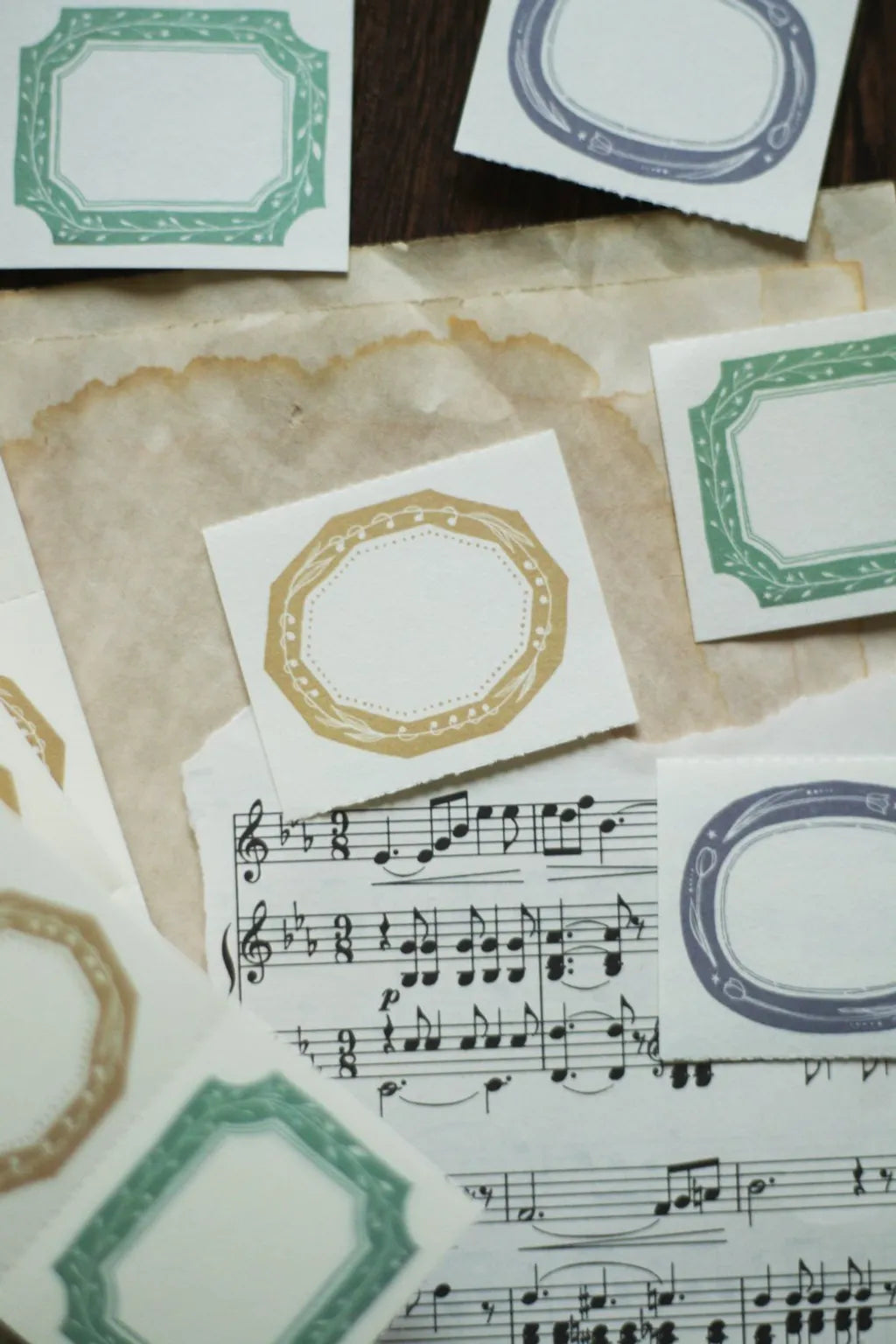 Loidesign Label Book - Collecting Spring Colors