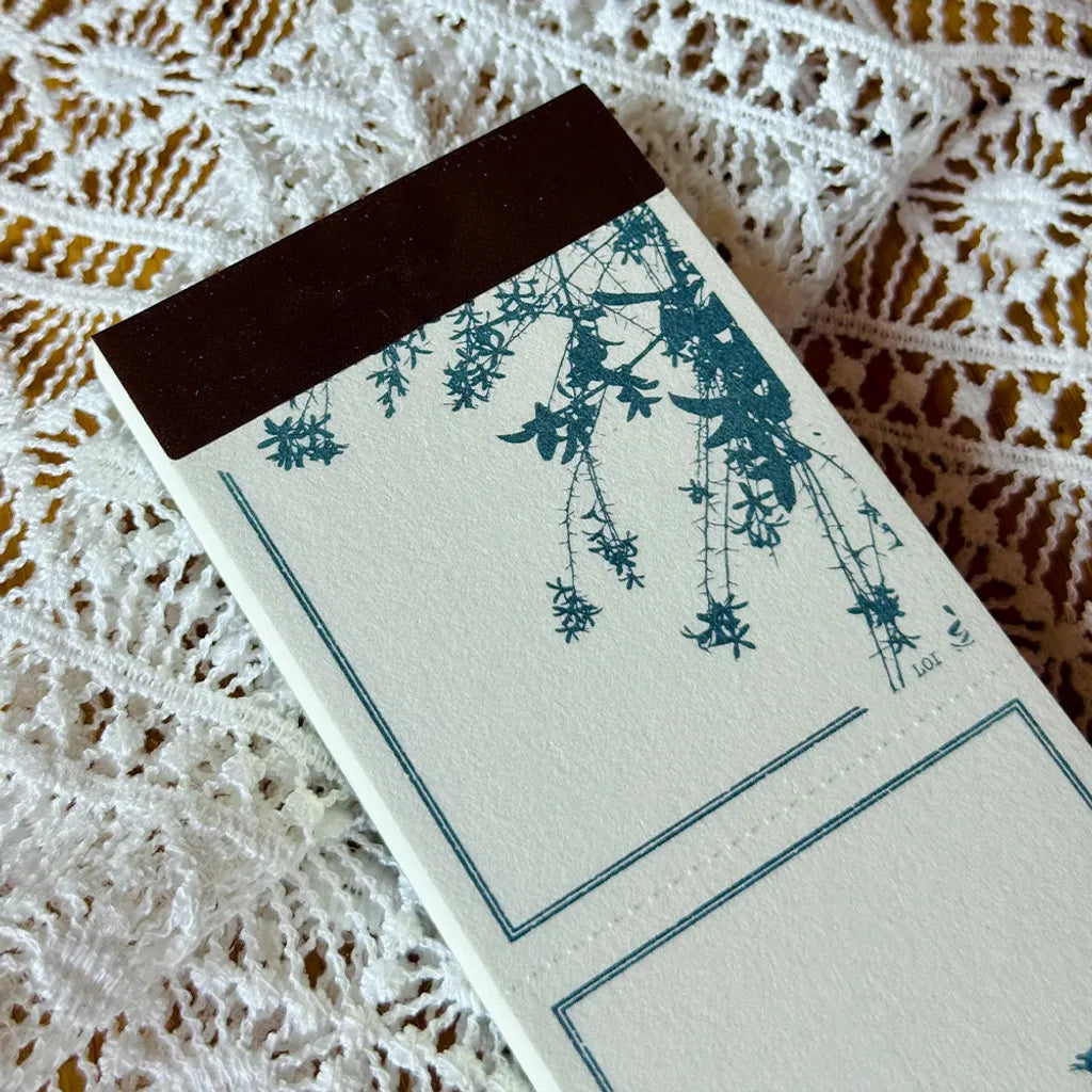 Loidesign Looking at Flowers Label Book - Queen's Wreath