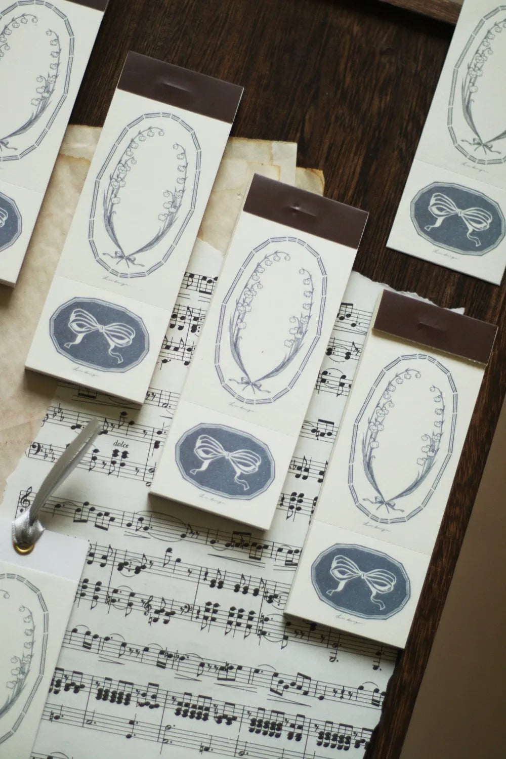 Loidesign Label Book - Collecting Lily of the Valley