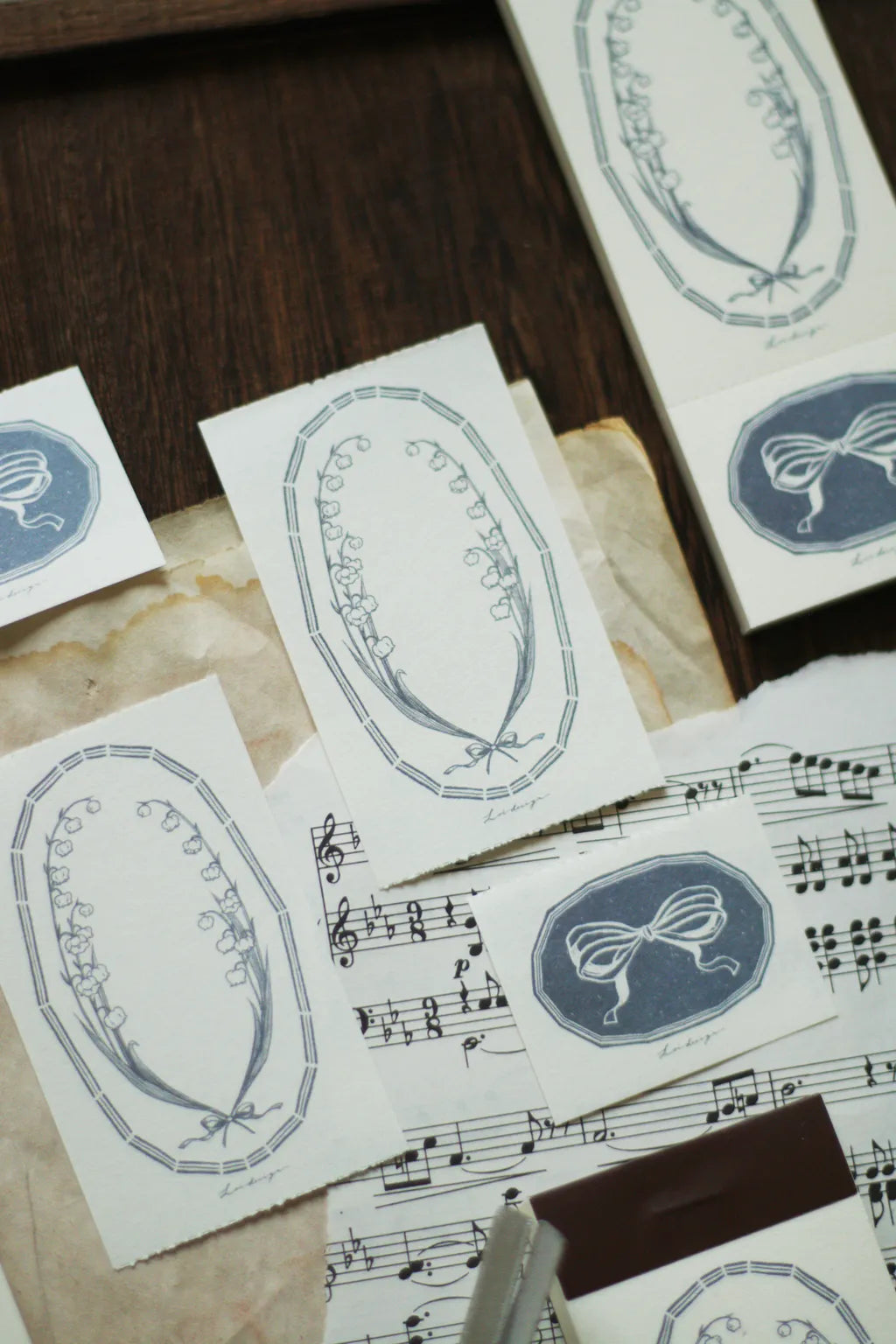 Loidesign Label Book - Collecting Lily of the Valley