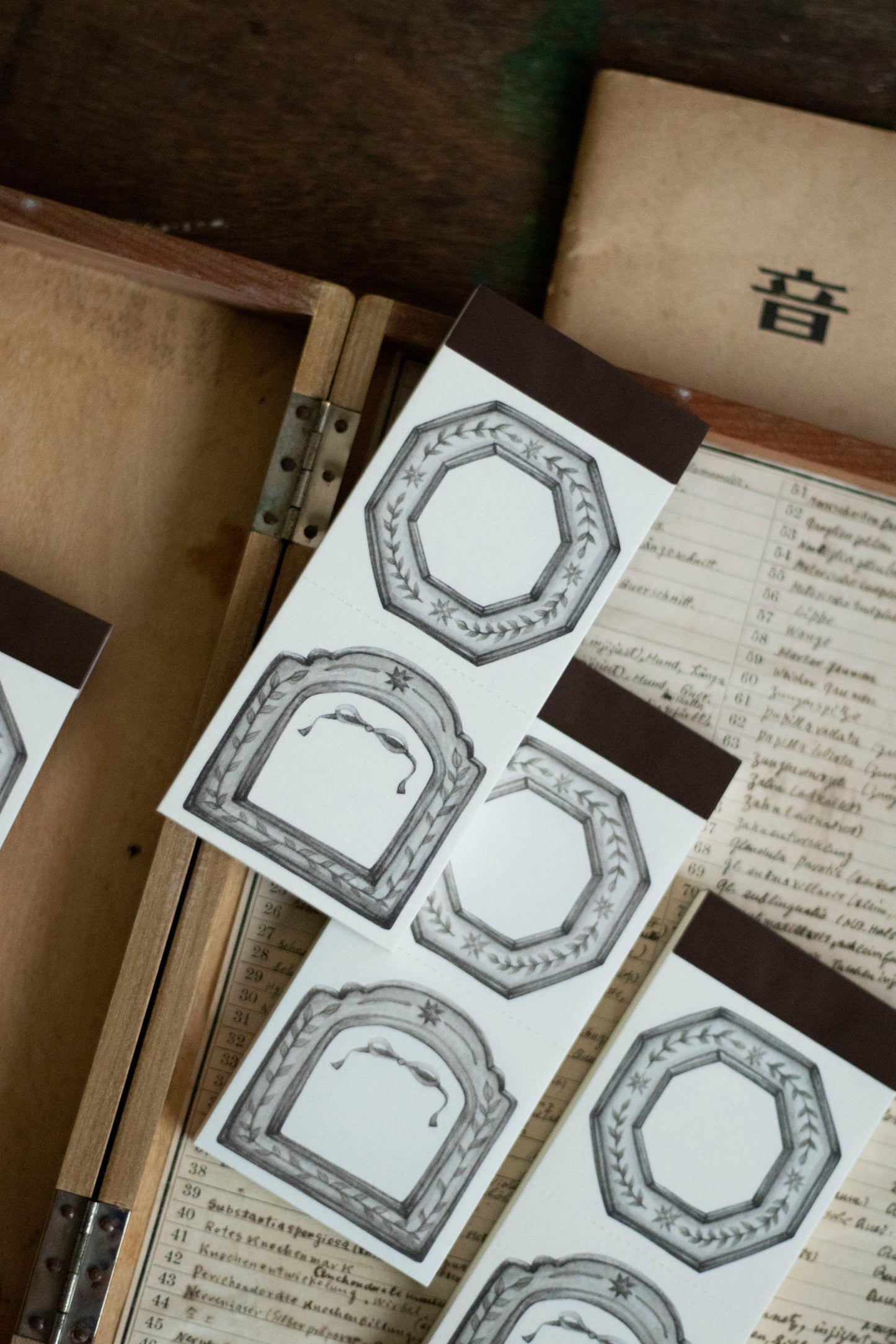 Loidesign Label Book - Star Frame