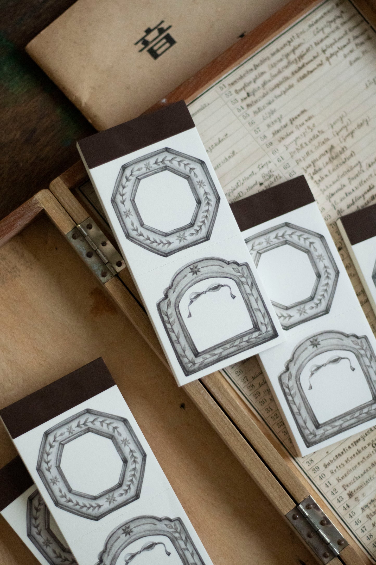Loidesign Label Book - Star Frame