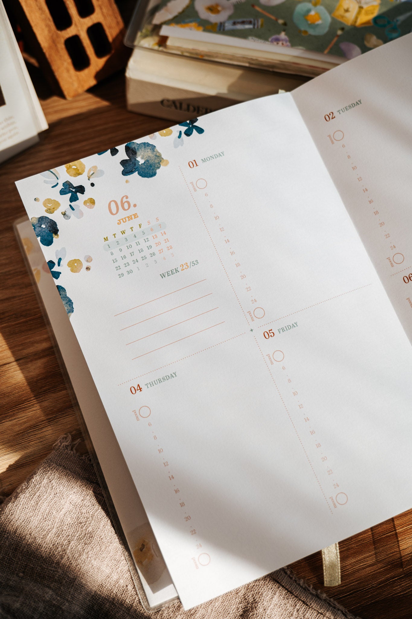 Meow Illustration 2026 Weekly Planner - The Tidy Mess