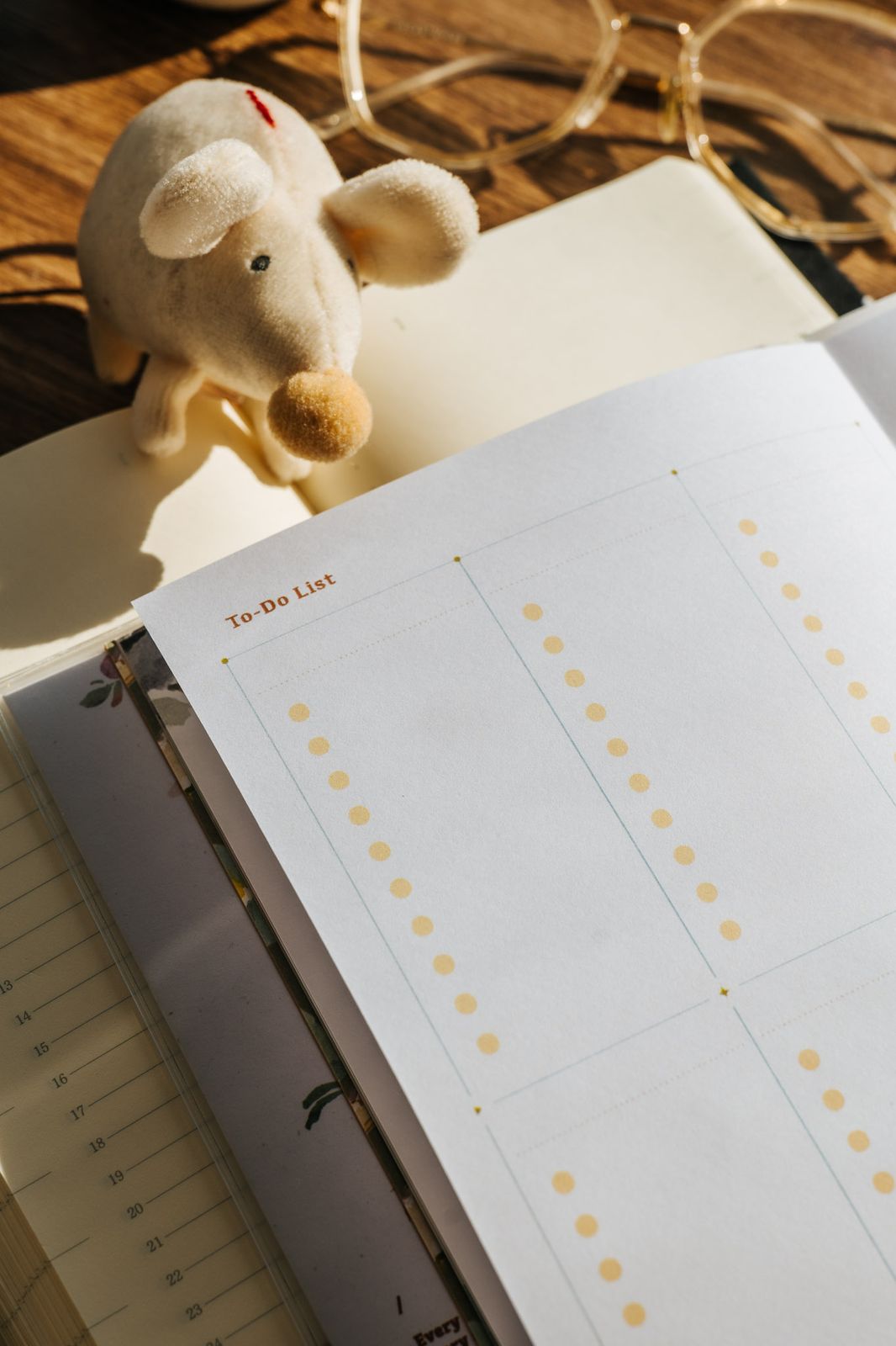 Meow Illustration 2027 Weekly Planner - The Perfect Home (Pre-order Only, Shipping ETA in Mid-October)