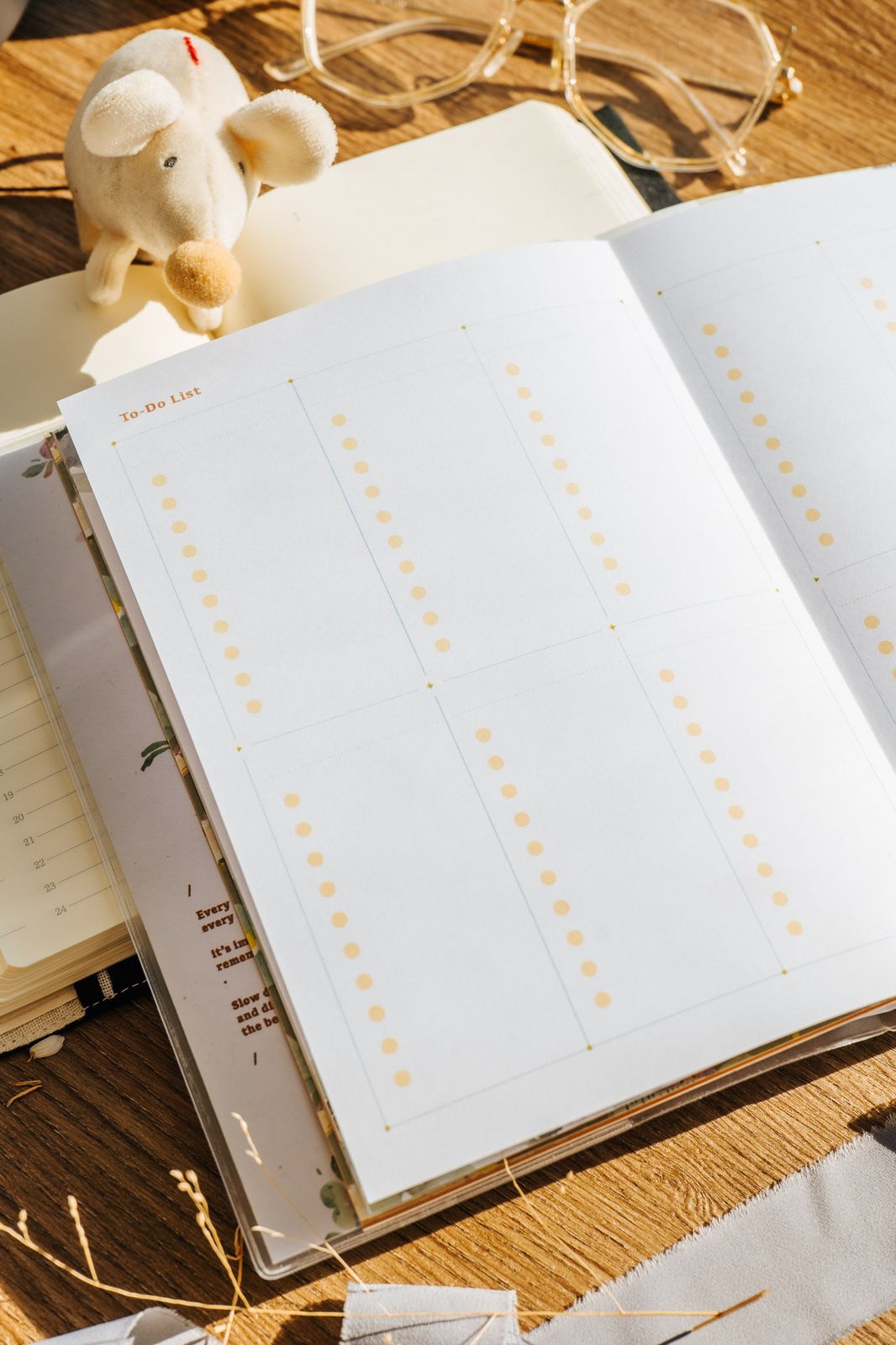 Meow Illustration 2027 Weekly Planner - The Perfect Home (Pre-order Only, Shipping ETA in Mid-October)
