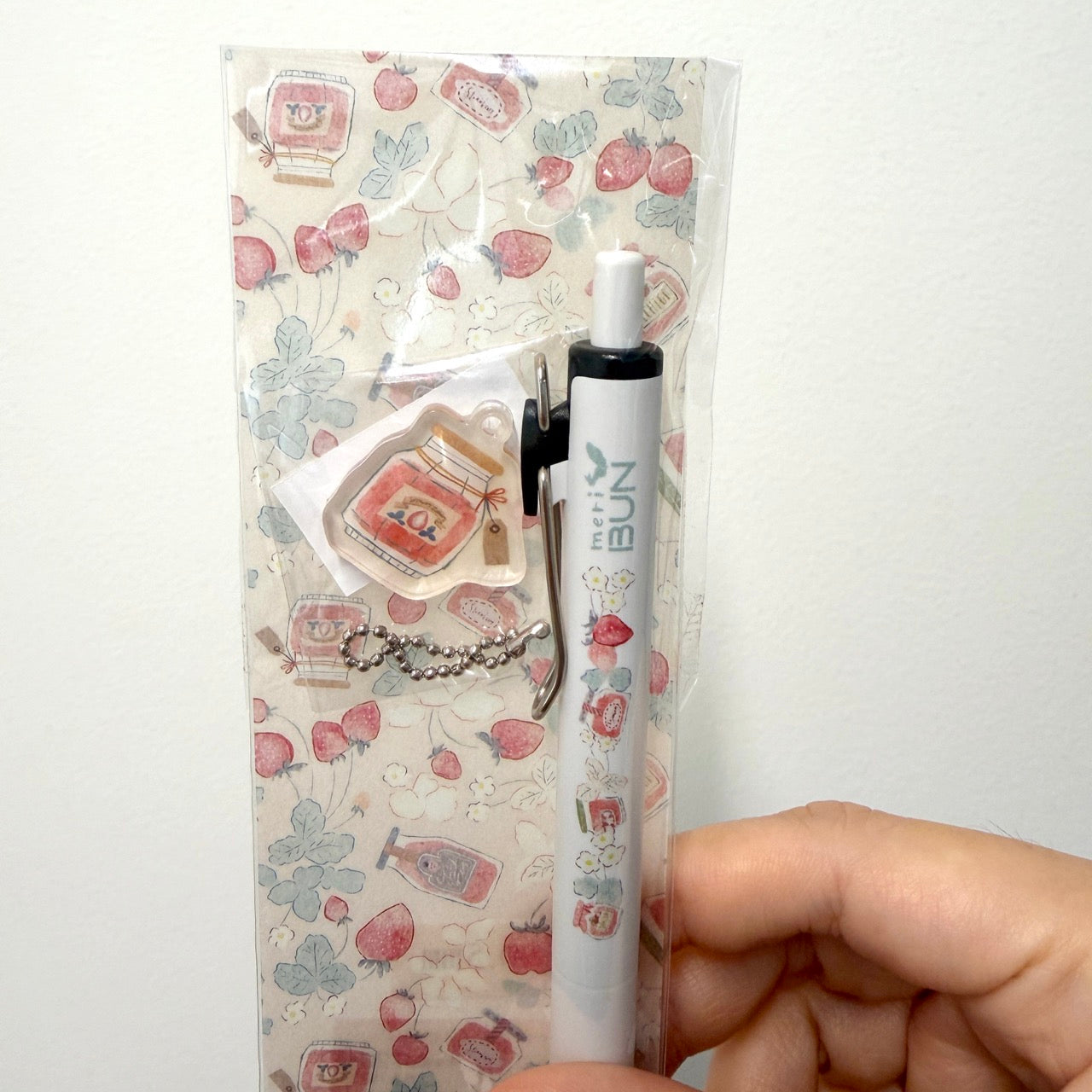 meriBun Uni-ball One Gel Pen with Charm, Strawberry Theme, 4 designs