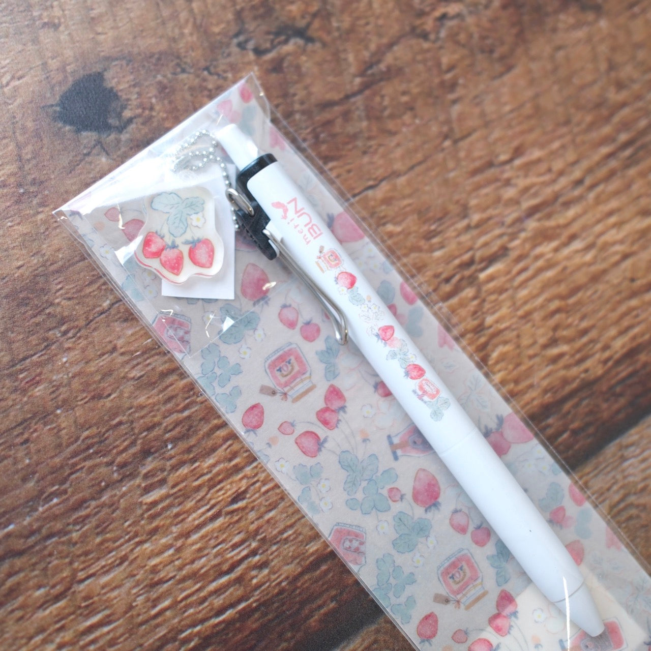 meriBun Uni-ball One Gel Pen with Charm, Strawberry Theme, 4 designs