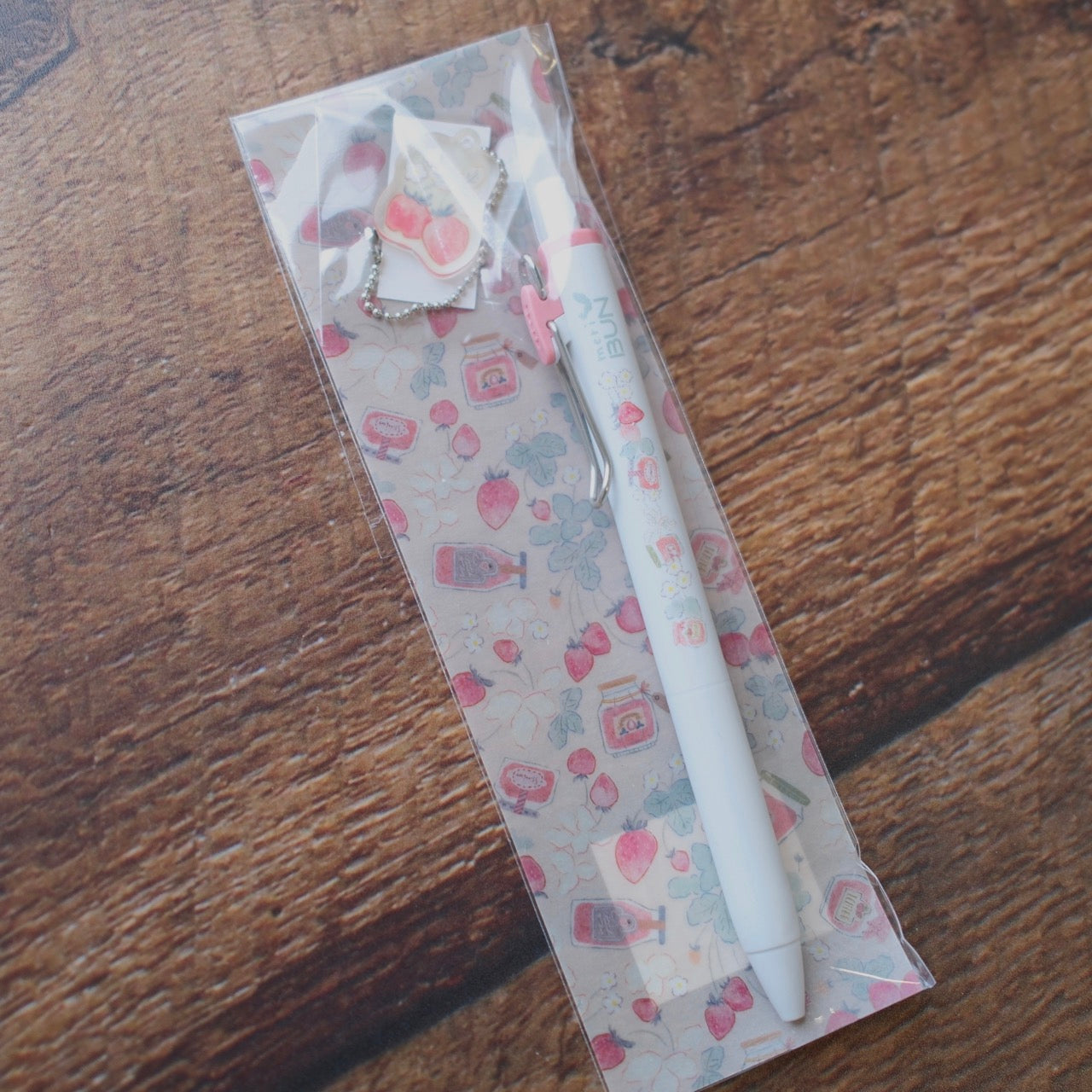 meriBun Uni-ball One Gel Pen with Charm, Strawberry Theme, 4 designs