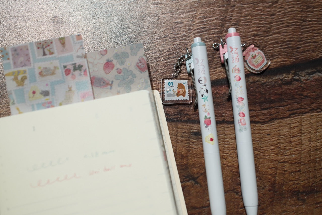 meriBun Uni-ball One Gel Pen with Charm, Strawberry Theme, 4 designs