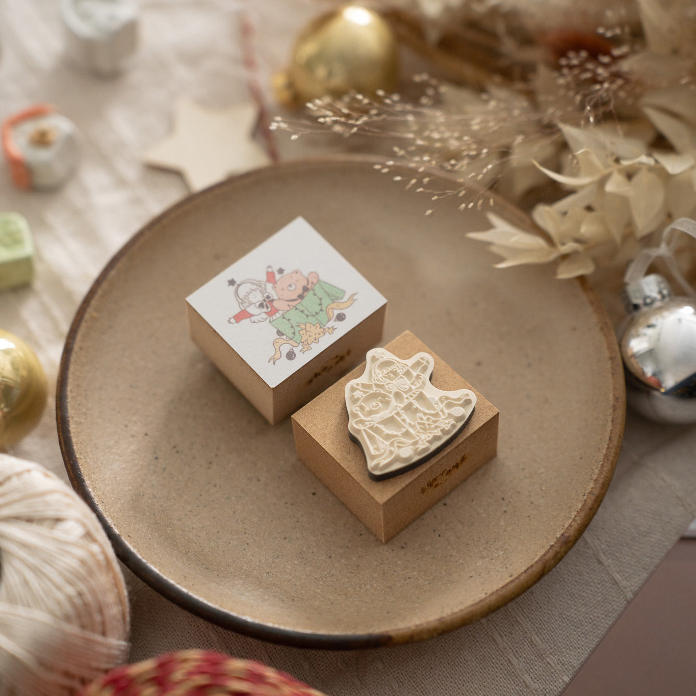 Sho Little Happiness Christmas Rubber Stamp - Surprise!