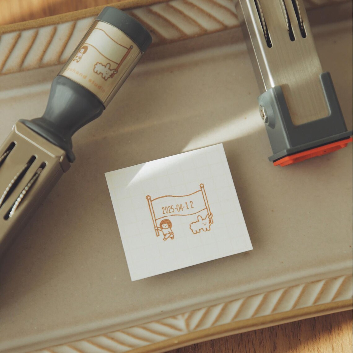 Yohand Studio Small Rotating Date Stamp - Holding Flag