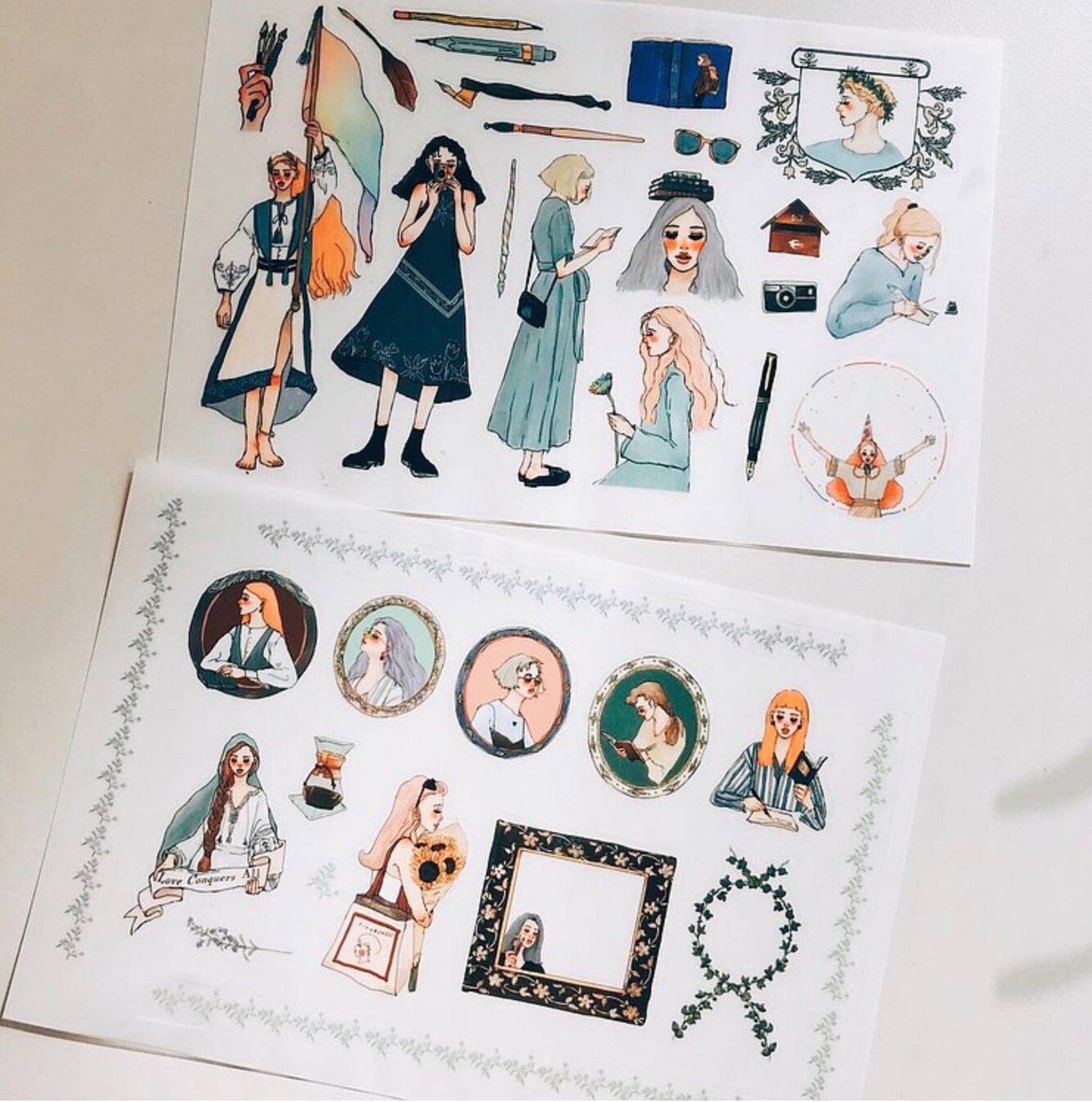La Dolce Vita Print-On Stickers - Literature Girls, 2 designs/packet